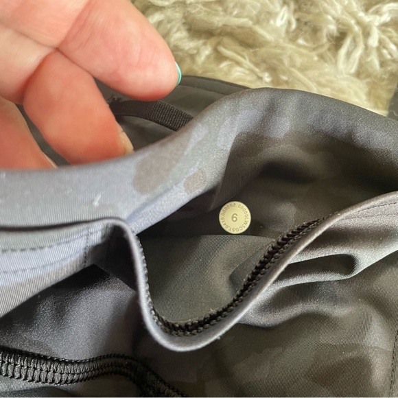 Lululemon - leggings size 6 black camo - Picture 2 of 4